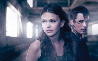 Illustration for article titled First Official Pics of Tomorrow People, The 100 and Star-Crossed!